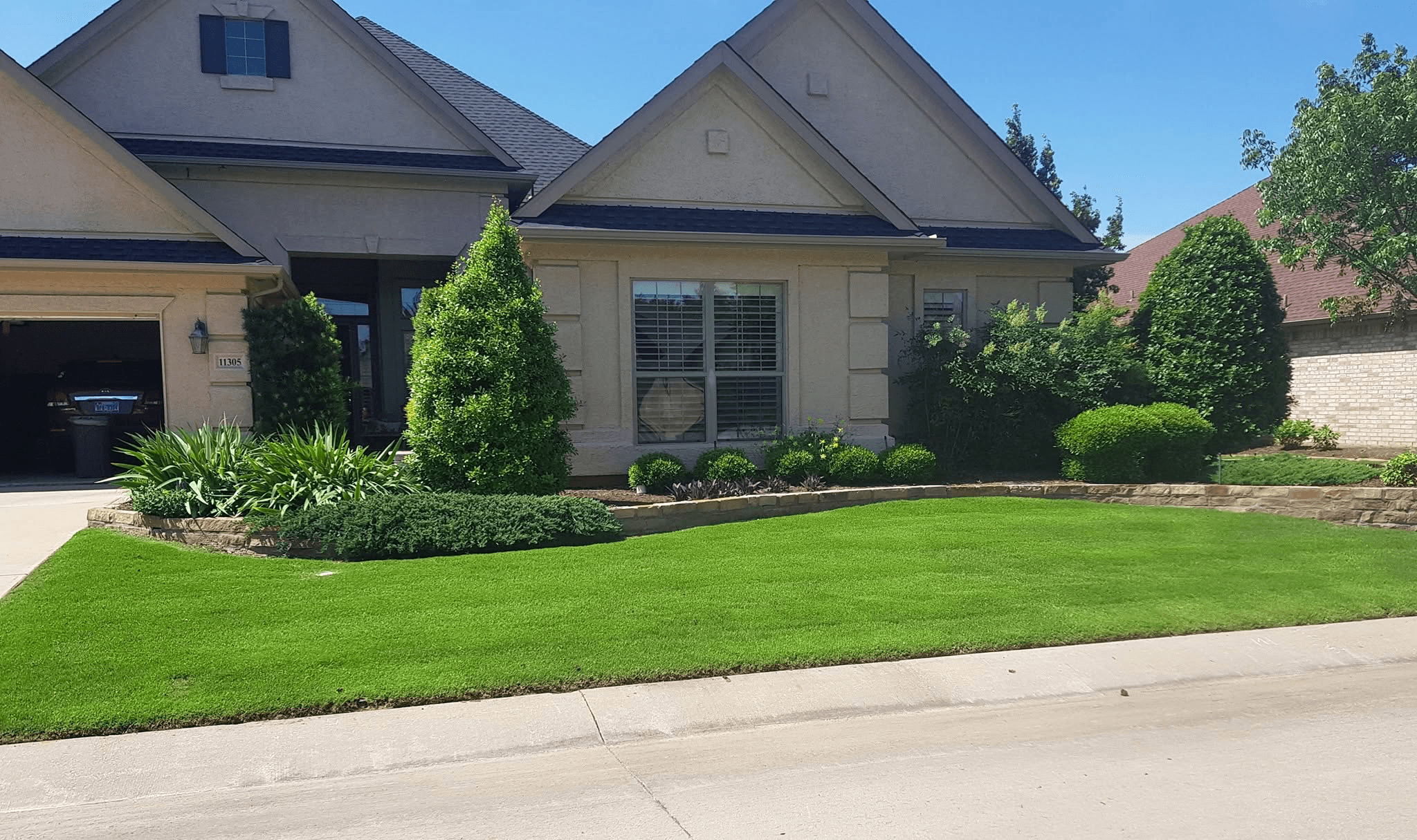 Cool Lawns crew working on a lawn in Denton, Texas